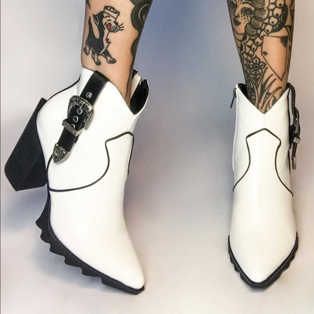 Catch The Flow Western Booties